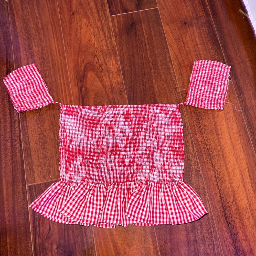 Red & white cropped top